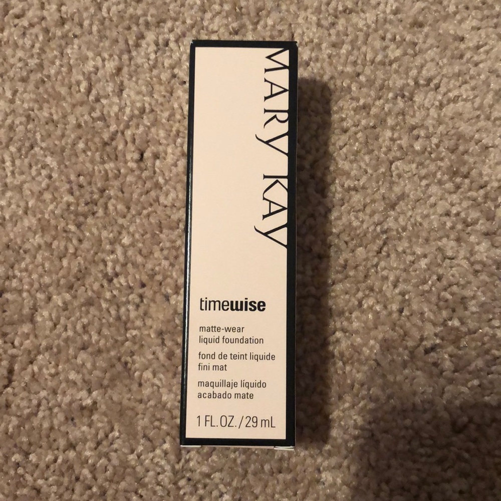 Matte wear liquid foundation